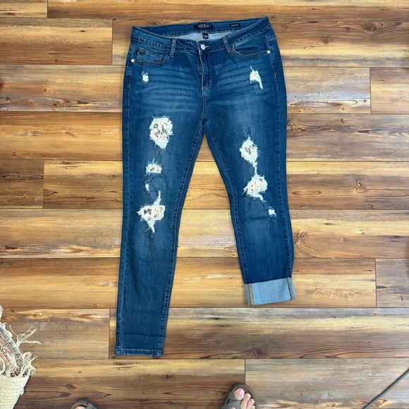 Judy Blue Lace Patch Distressed Skinny Fit Blue Jeans Size 15/33 - Picture 2 of 4
